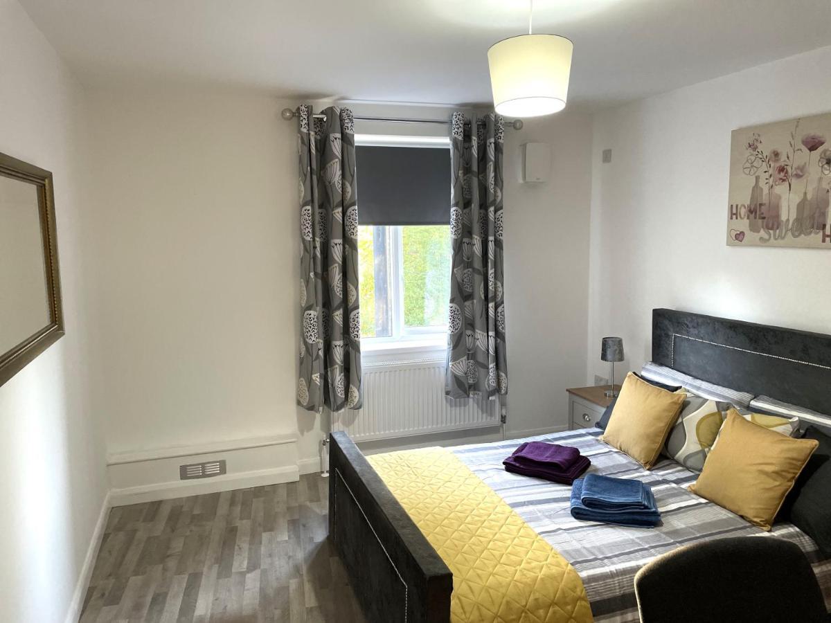 גילינגהאם Deluxe 1-Bedroom Serviced Apartment Sleeps 4 For Short Or Long Stay מראה חיצוני תמונה