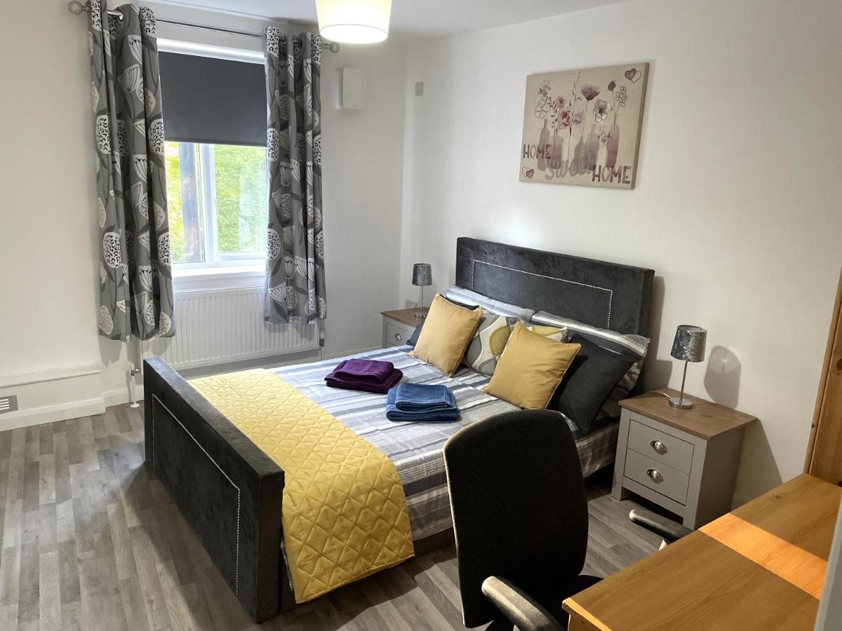 גילינגהאם Deluxe 1-Bedroom Serviced Apartment Sleeps 4 For Short Or Long Stay מראה חיצוני תמונה