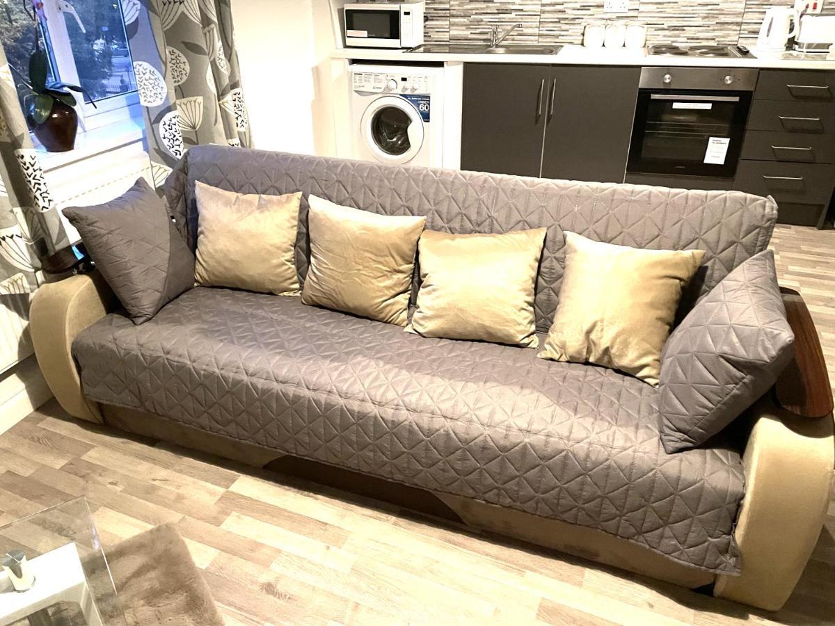 גילינגהאם Deluxe 1-Bedroom Serviced Apartment Sleeps 4 For Short Or Long Stay מראה חיצוני תמונה