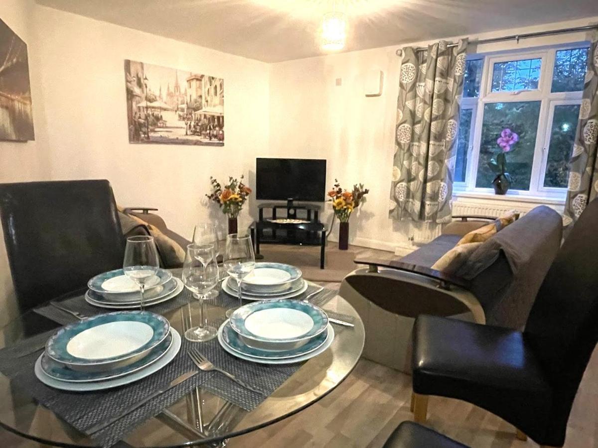 גילינגהאם Deluxe 1-Bedroom Serviced Apartment Sleeps 4 For Short Or Long Stay מראה חיצוני תמונה
