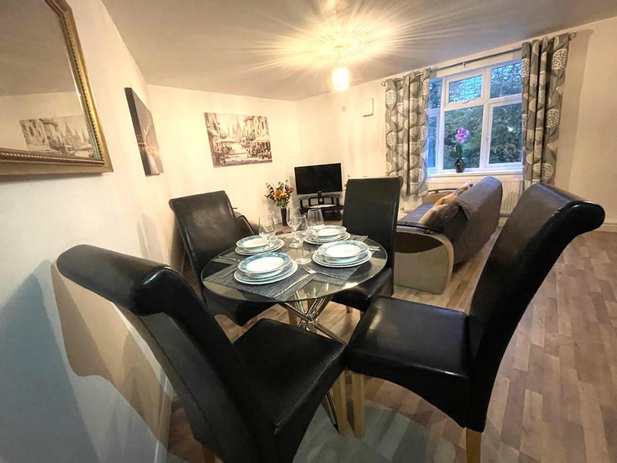 גילינגהאם Deluxe 1-Bedroom Serviced Apartment Sleeps 4 For Short Or Long Stay מראה חיצוני תמונה
