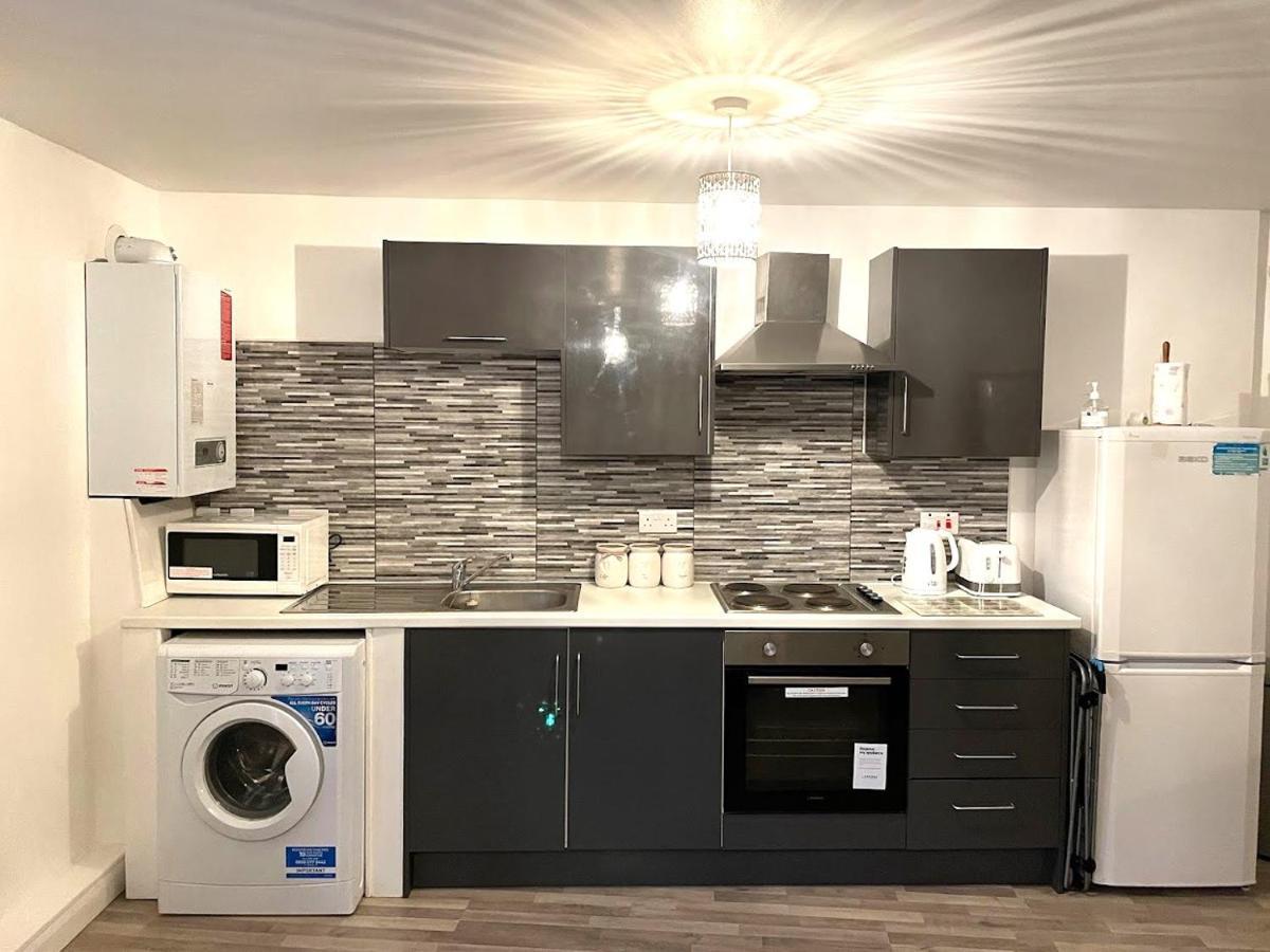 גילינגהאם Deluxe 1-Bedroom Serviced Apartment Sleeps 4 For Short Or Long Stay מראה חיצוני תמונה