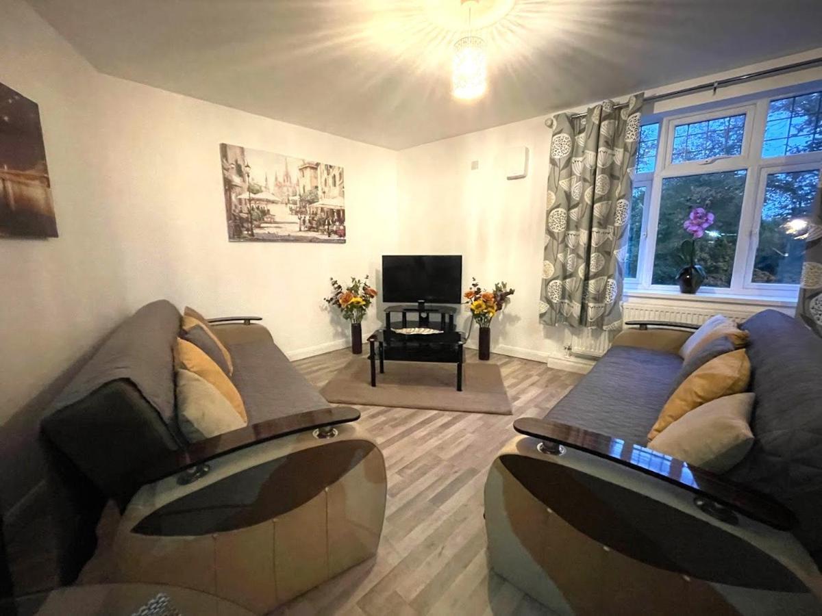 גילינגהאם Deluxe 1-Bedroom Serviced Apartment Sleeps 4 For Short Or Long Stay מראה חיצוני תמונה