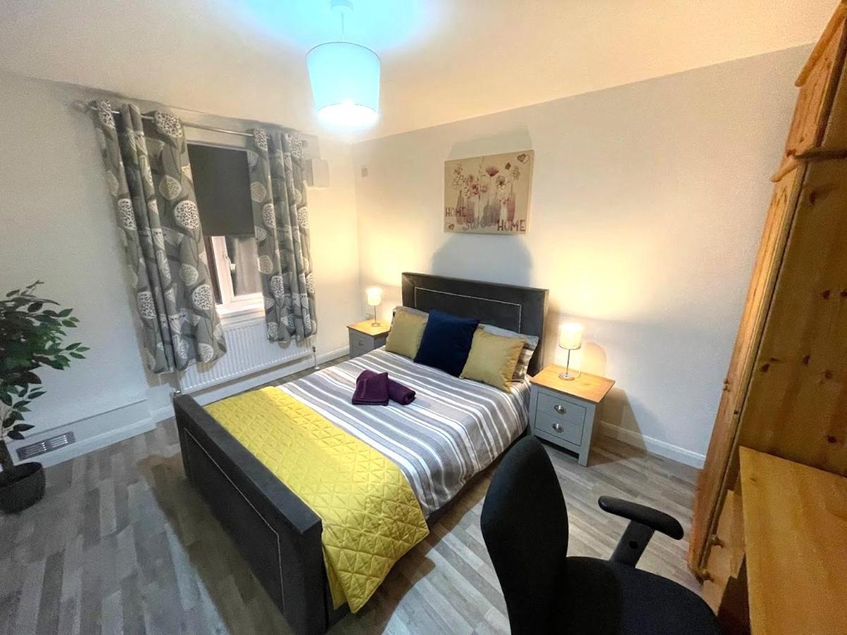 גילינגהאם Deluxe 1-Bedroom Serviced Apartment Sleeps 4 For Short Or Long Stay מראה חיצוני תמונה